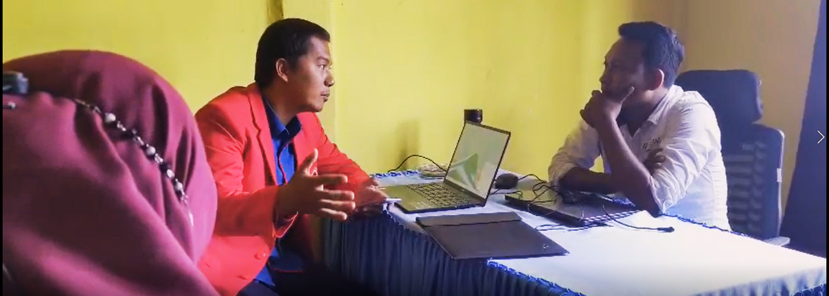 Ketua Peneliti Temui Perangkat Desa Lengkong untuk Pengumpulan Data Sistem Informasi Desa